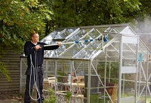 ROOF_CLEANER_GREENHOUSE